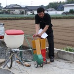 後藤英明さん「簡易白絹病予防散布機」